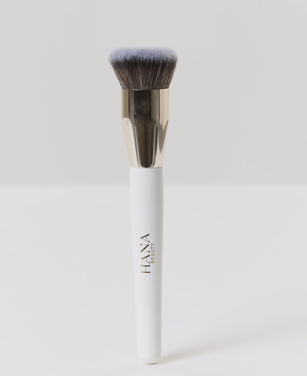 Essentials Kabuki Foundation - HB01