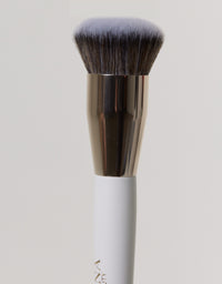 Essentials Kabuki Foundation - HB01
